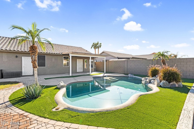 48-web-or-mls-8406 W Dahlia Dr -54