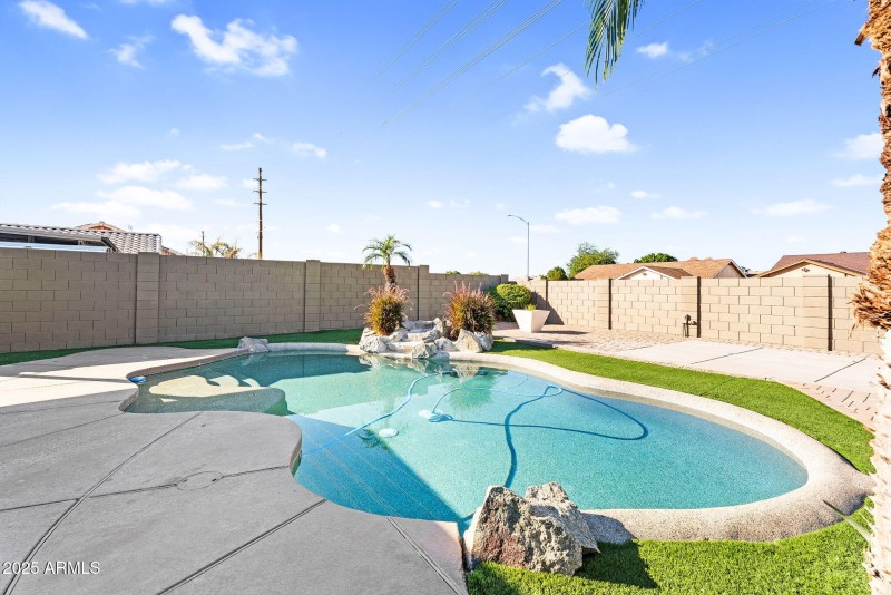 51-web-or-mls-8406 W Dahlia Dr -56