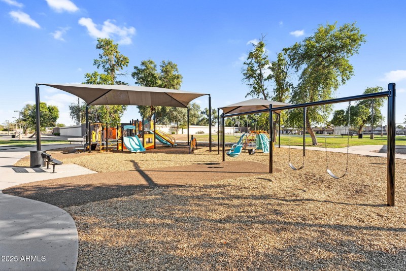 62-web-or-mls-8406 W Dahlia Dr -62