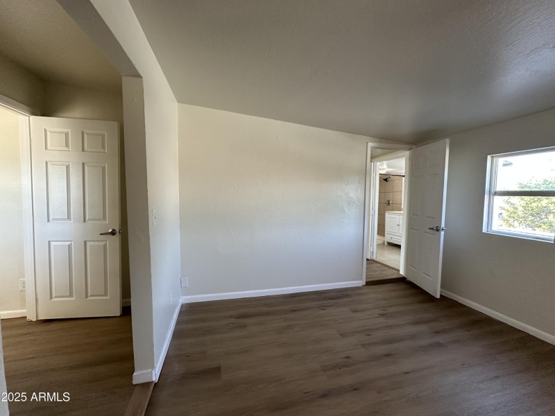 8580560776adab16-photo