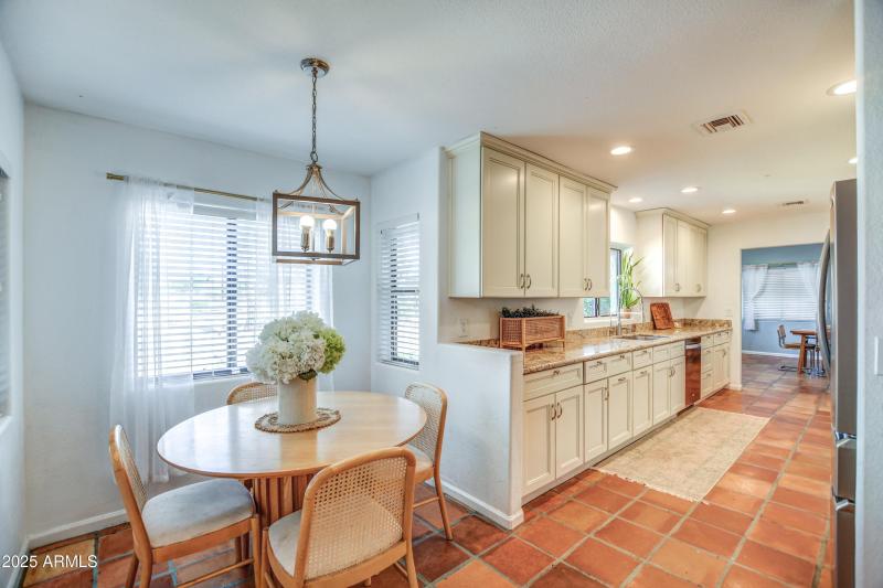 Large Bright Kitchen