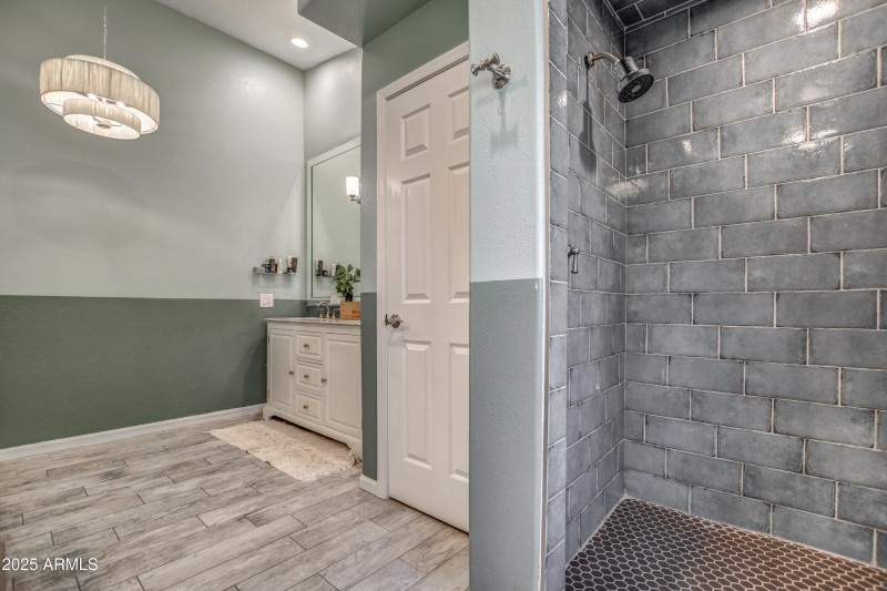 Tile Shower w Room for Two