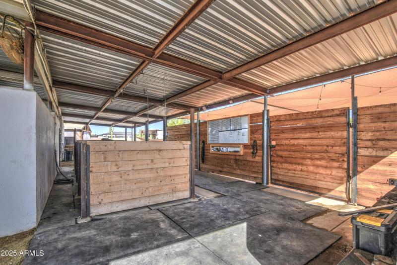 Large Covered Space for Washing Up