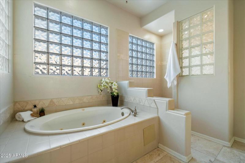 MASTER BATHROOM TUB & SHOWER