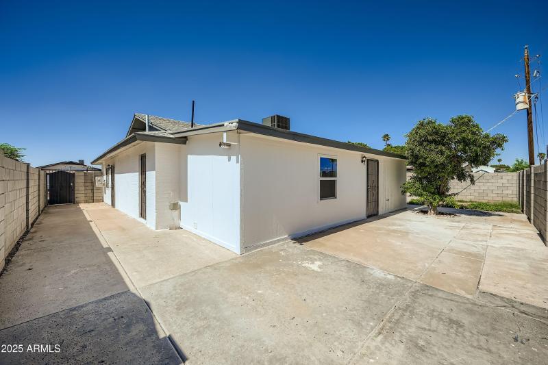 7601 N 40th Drive - MLS Sized - 029 - 40