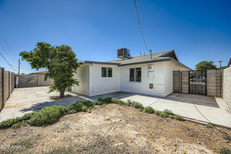 7601 N 40th Drive - MLS Sized - 030 - 41