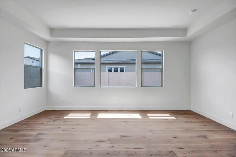 Elegance Lot 1272 (44)