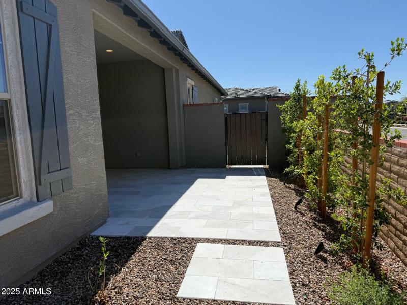 1272 Courtyard 2