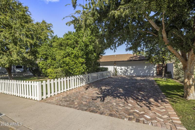 Paver driveway, 2 car garage