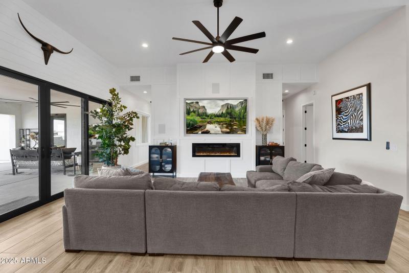 13-web-or-mls-4072 E Weston Ln -9