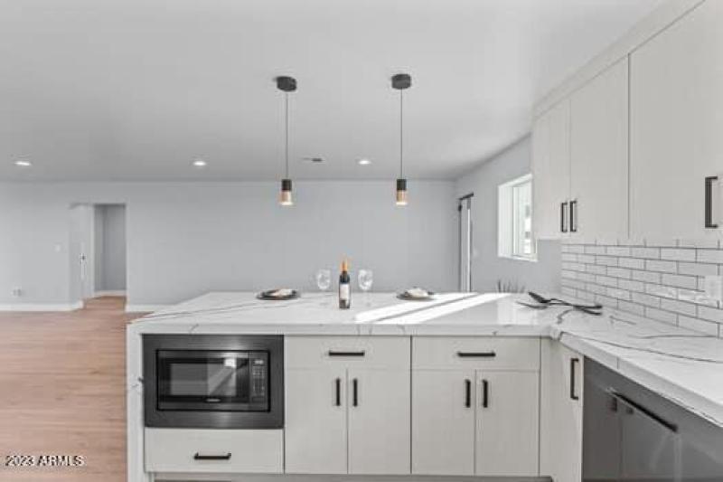 large-3de285a1-5ce7-4192-bfac-201ceda32b