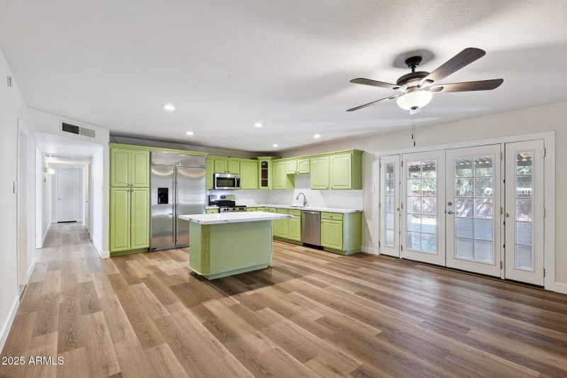 Family Room to Kitchen2