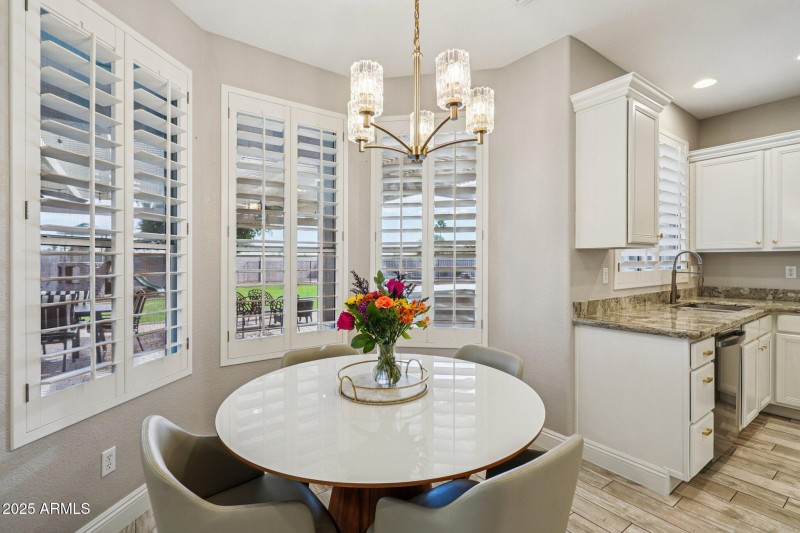 18-web-or-mls-N 76th Dr-S0111-016