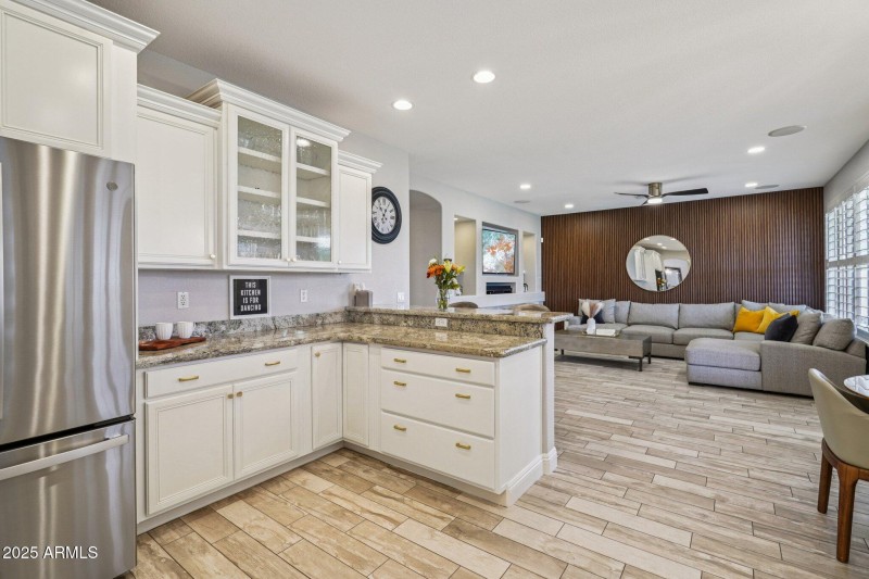 24-web-or-mls-N 76th Dr-S0111-022