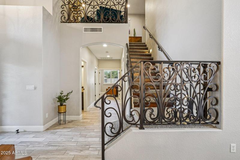 25-web-or-mls-N 76th Dr-S0111-023