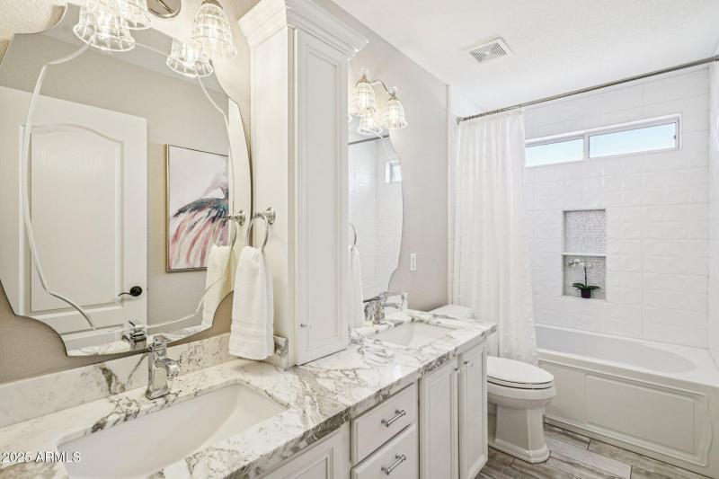 36-web-or-mls-N 76th Dr-S0111-034