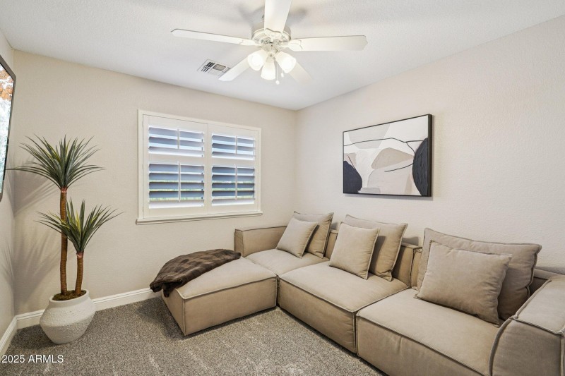 37-web-or-mls-N 76th Dr-S0111-035