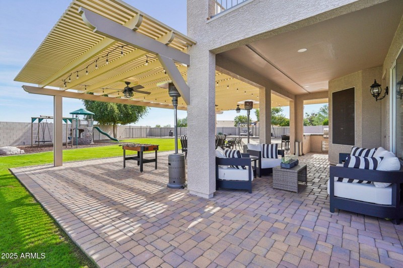 50-web-or-mls-N 76th Dr-S0111-048