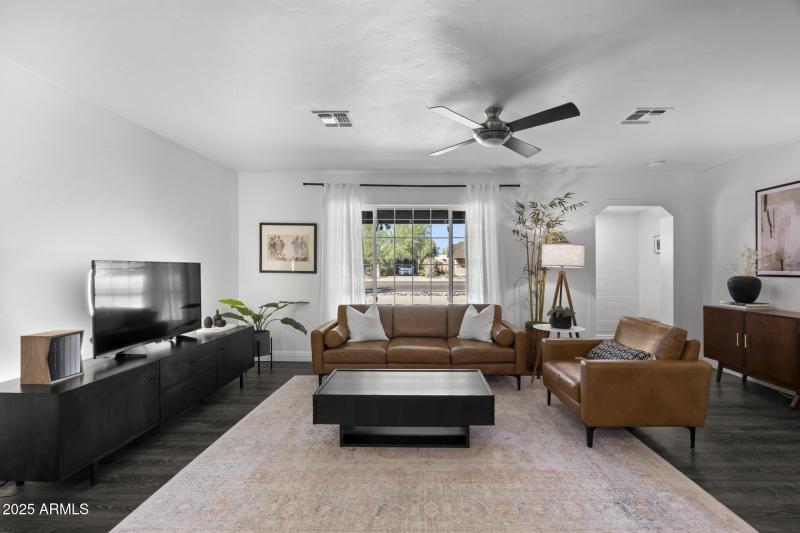 11) 64893-6906a05c2e9e1