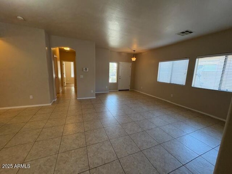 1620 E Viola Livingroom.