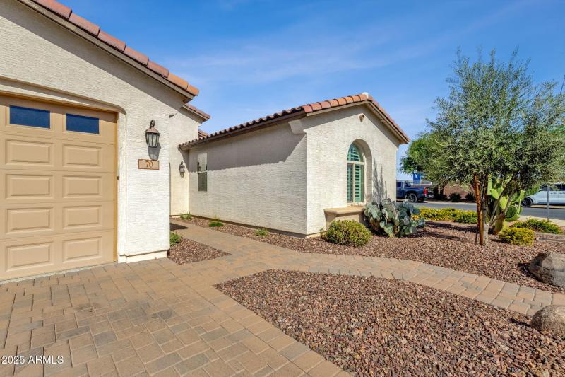 4-web-or-mls-70-w-evergreen-pear-ave