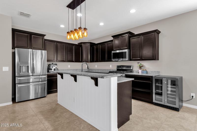 Kitchen w/ granite counters