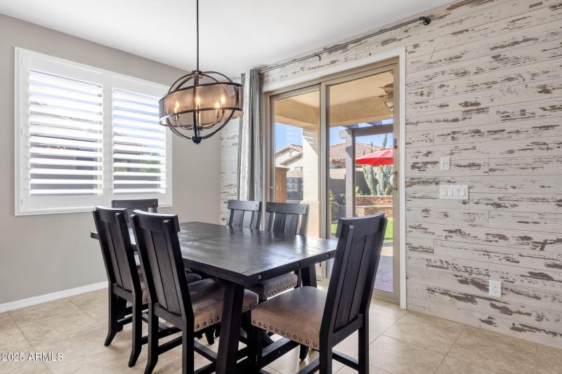 Dining area w/slider to backyard