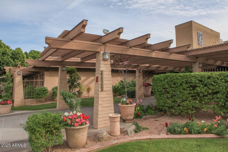 The Lakes Beach and Tennis Club-Entrance