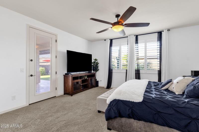 28-web-or-mls-70-w-evergreen-pear-ave