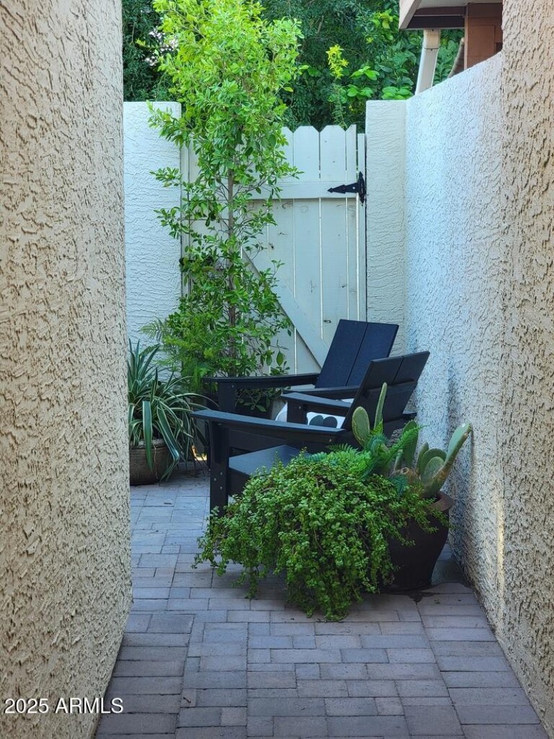 DC0B932B-A448-4A1F-9947-27A124B0AFB9_1_1