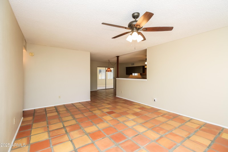 1005755.652 W SIERRA VISTA DR - Living R