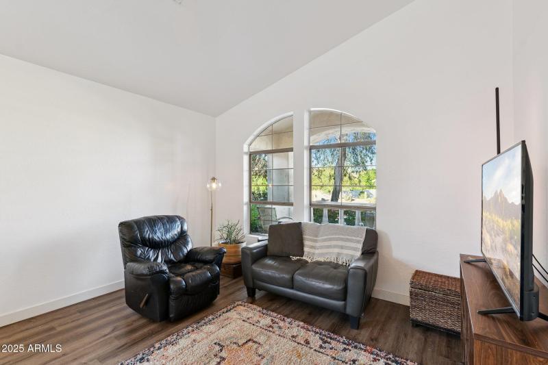 10-web-or-mls-15608-s-7th-st