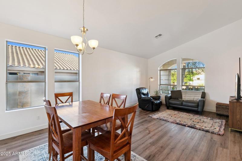 11-web-or-mls-15608-s-7th-st