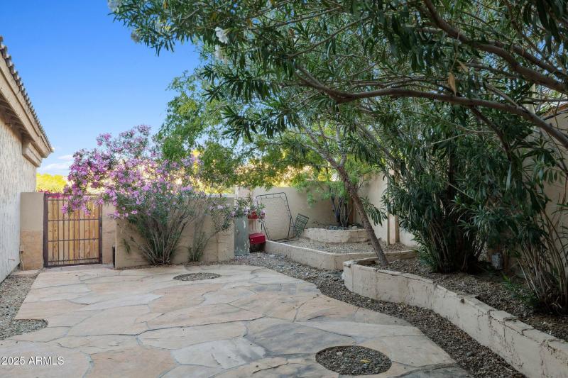 30-web-or-mls-15608-s-7th-st