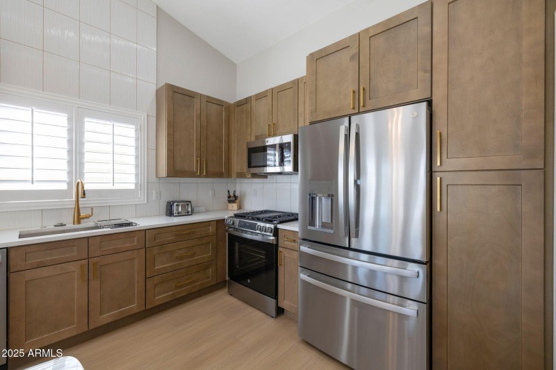 9-web-or-mls-Qp-4076