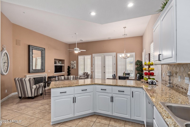 Kitchen with Breakfast Bar