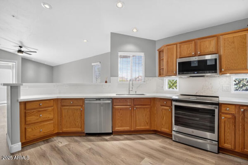 134065095350652044_134065095231211835_04