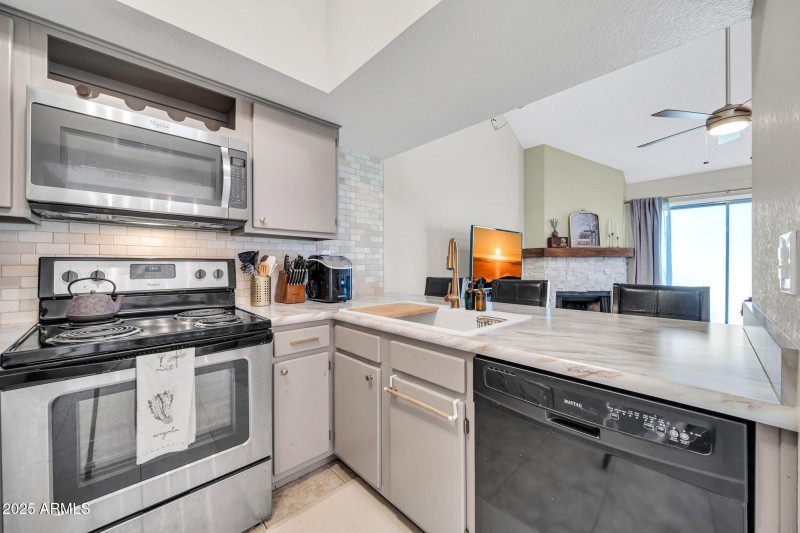 14002 N 49th Ave 1097-13