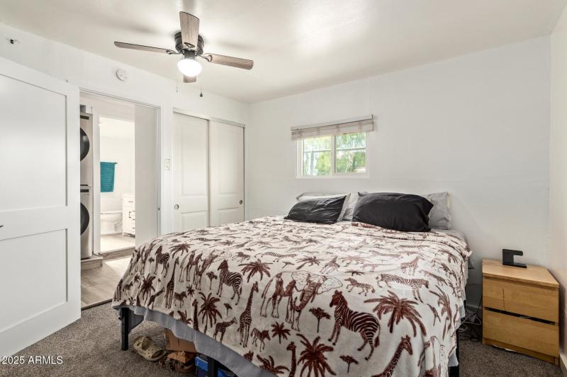 Guest House Primary bed - 9th St