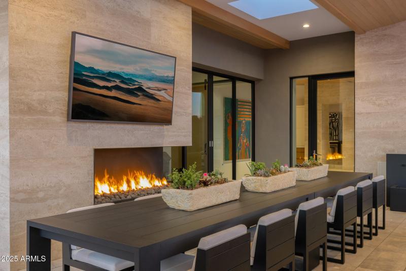 58outdoor dining_twilight