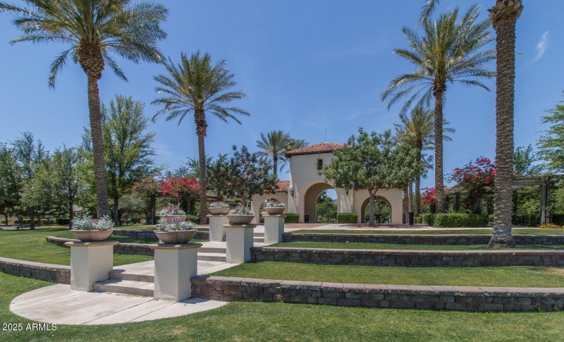 BEAUTIFUL VERRADO PARKS & COMMON AREAS