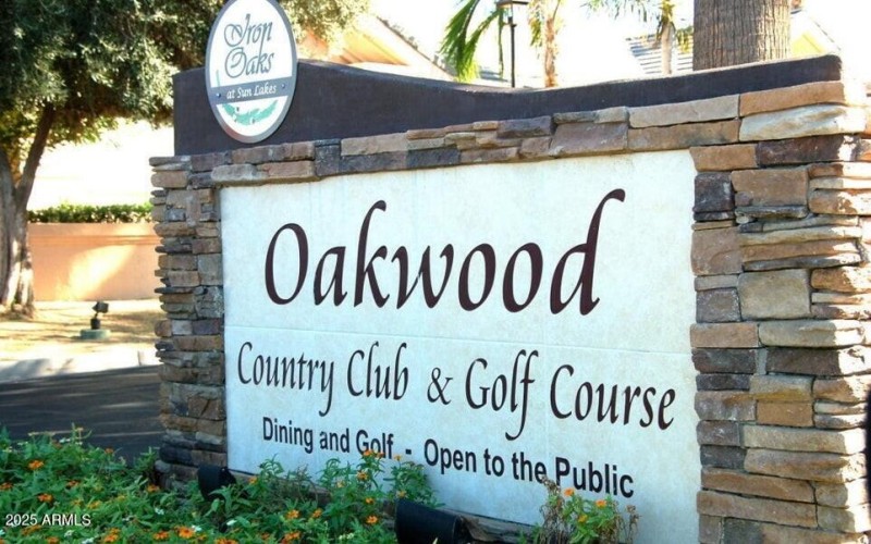 Oakwood entry sign