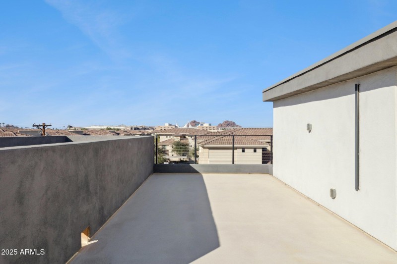 Private Rooftop Deck2