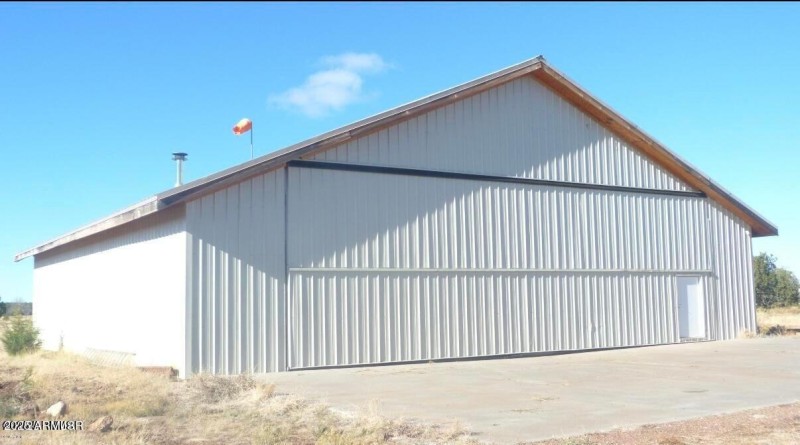 2600 sq ft Hanger/Shop