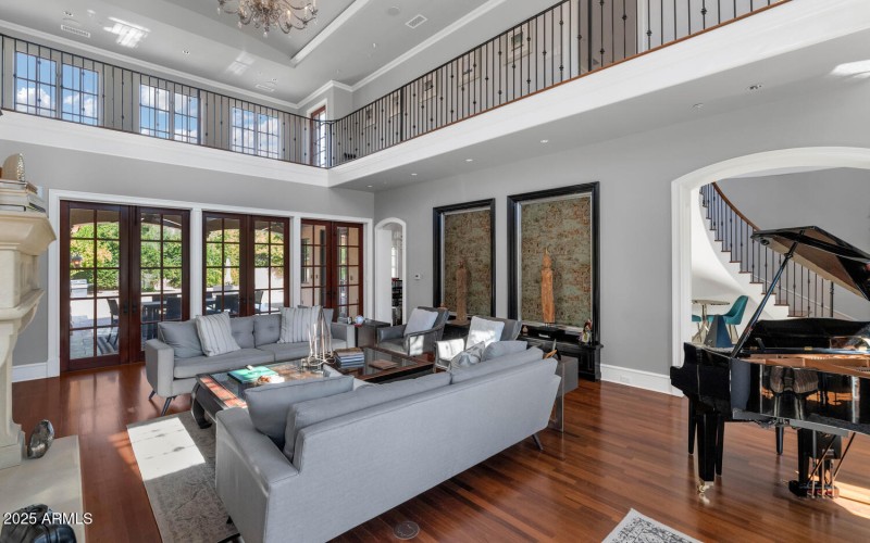 6032 E Lincoln Dr-large-009-019-TOD0356-