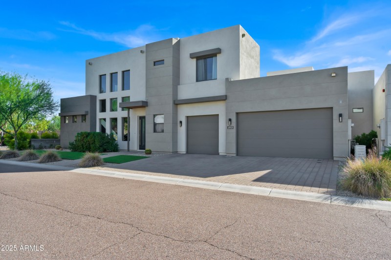 10929 E North Ln MLS-102