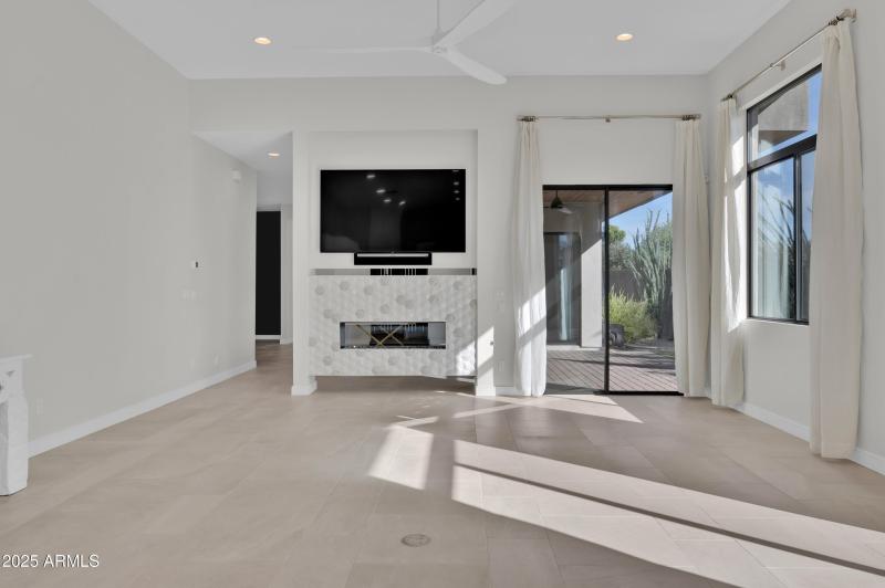 10929 E North Ln MLS-115