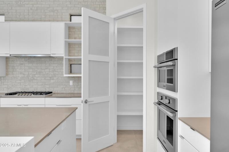 10929 E North Ln MLS-119