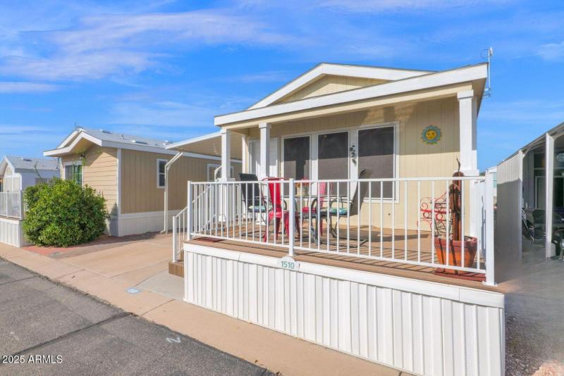 8700 University - 01Exterior