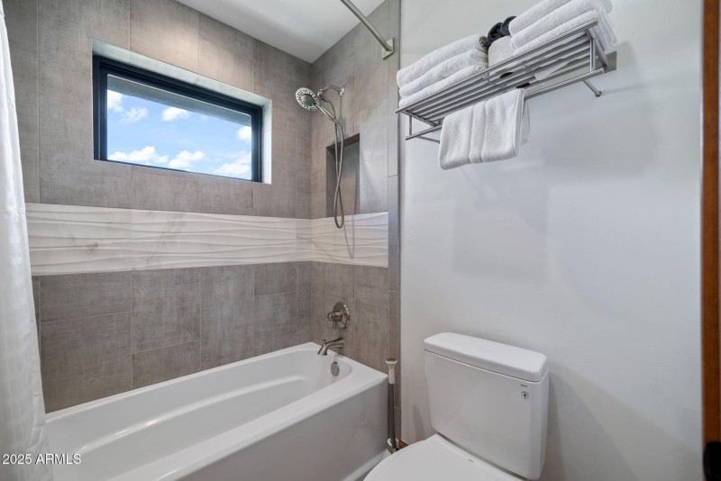 Guest House 2nd Bath Shower